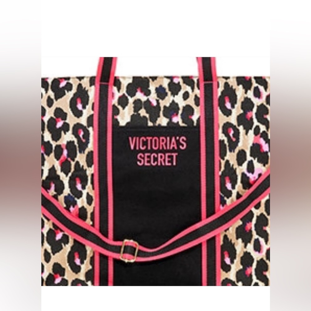 Victoria’s Secret Leopard Weekender Bag - Picture 3 of 3